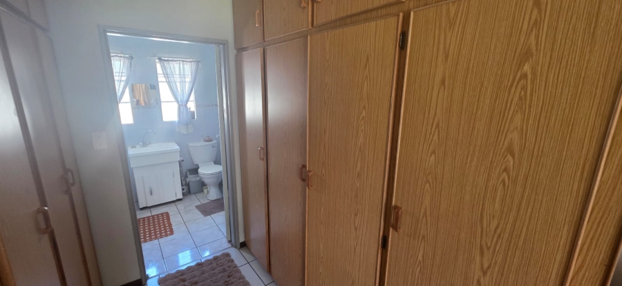 3 Bedroom Property for Sale in Kannoniers Park North West